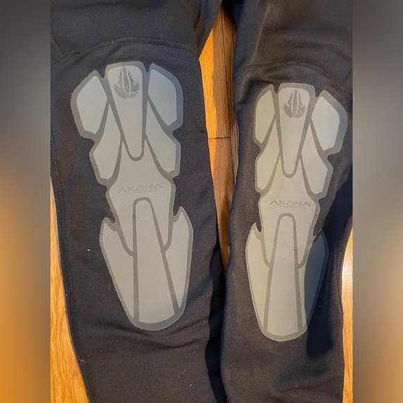 Akona Women’s 1mm Wetsuit, size 11/12 - Picture 3 of 7